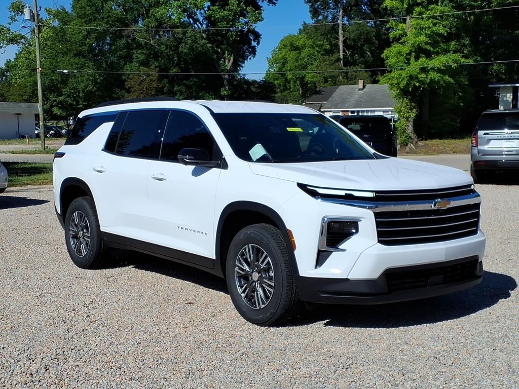 2026 Chevrolet Traverse FWD LT's photo