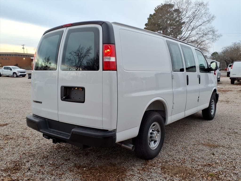 2025 Chevrolet Express Cargo Work Van - Photo 9