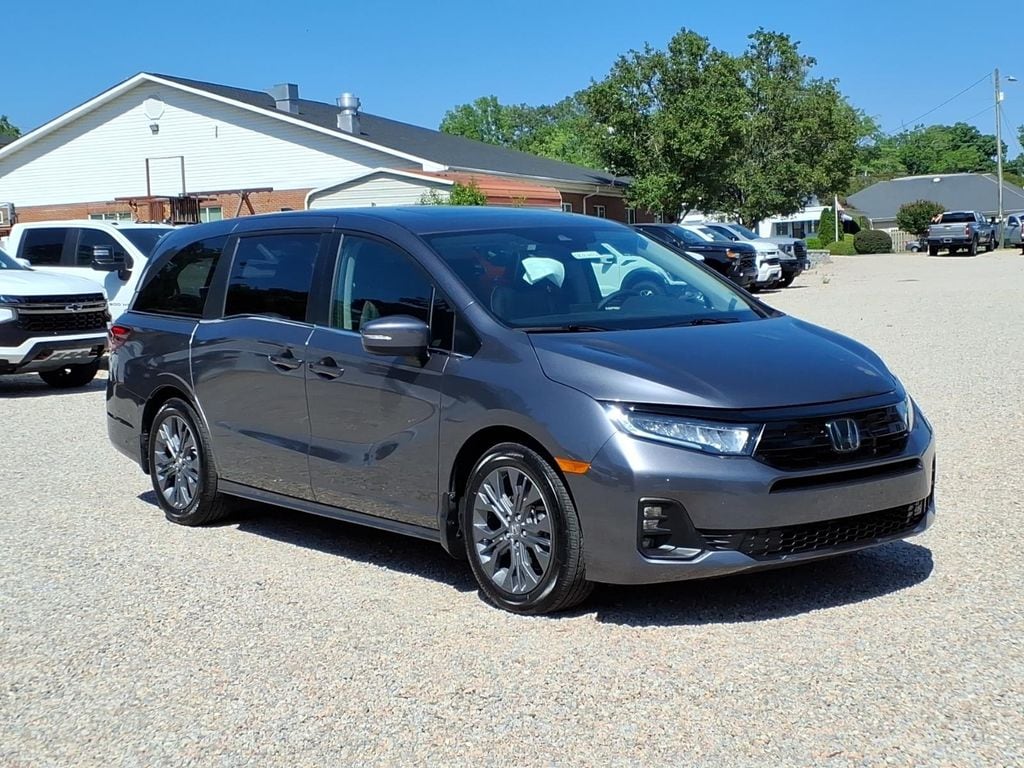 2025 Honda Odyssey Touring's photo