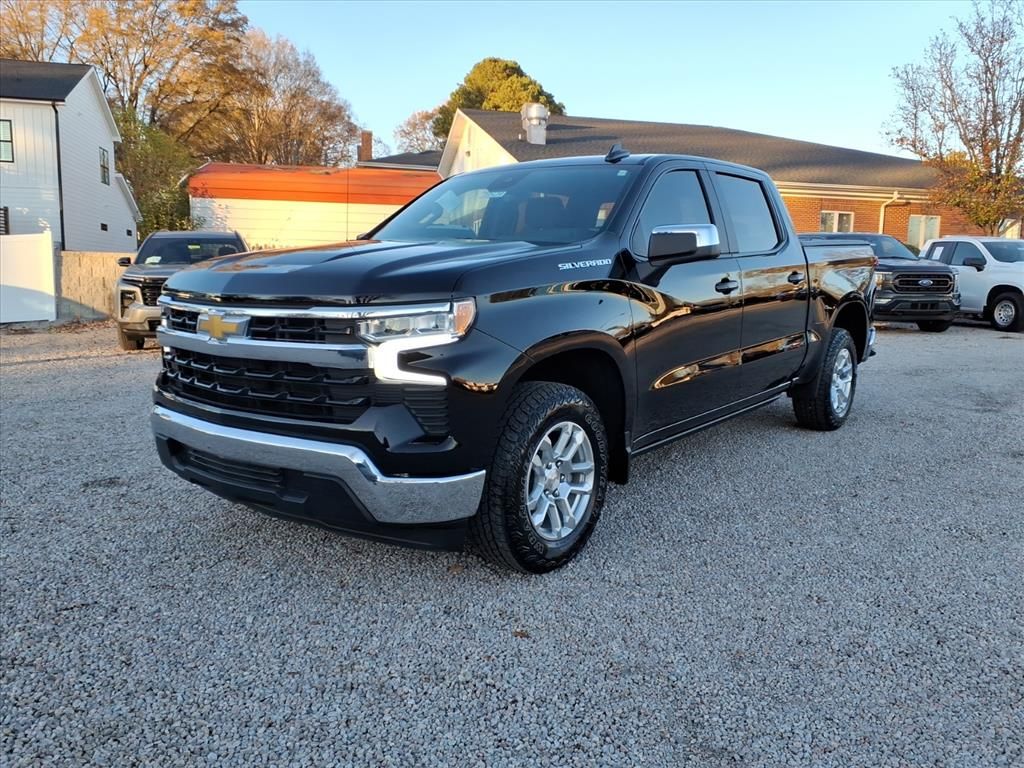 2025 Chevrolet Silverado 1500 LT photo 3