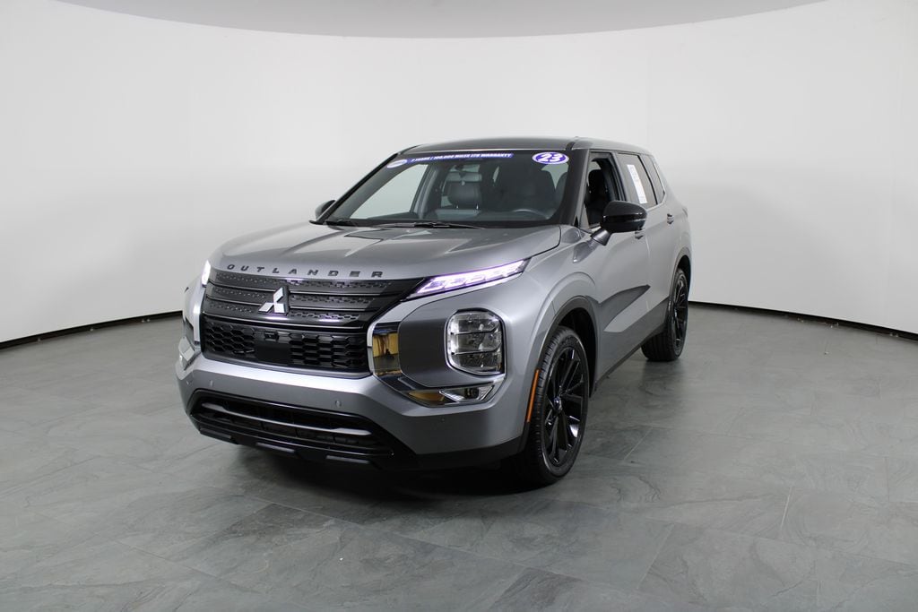 2023 Mitsubishi Outlander SE Black Edition's photo