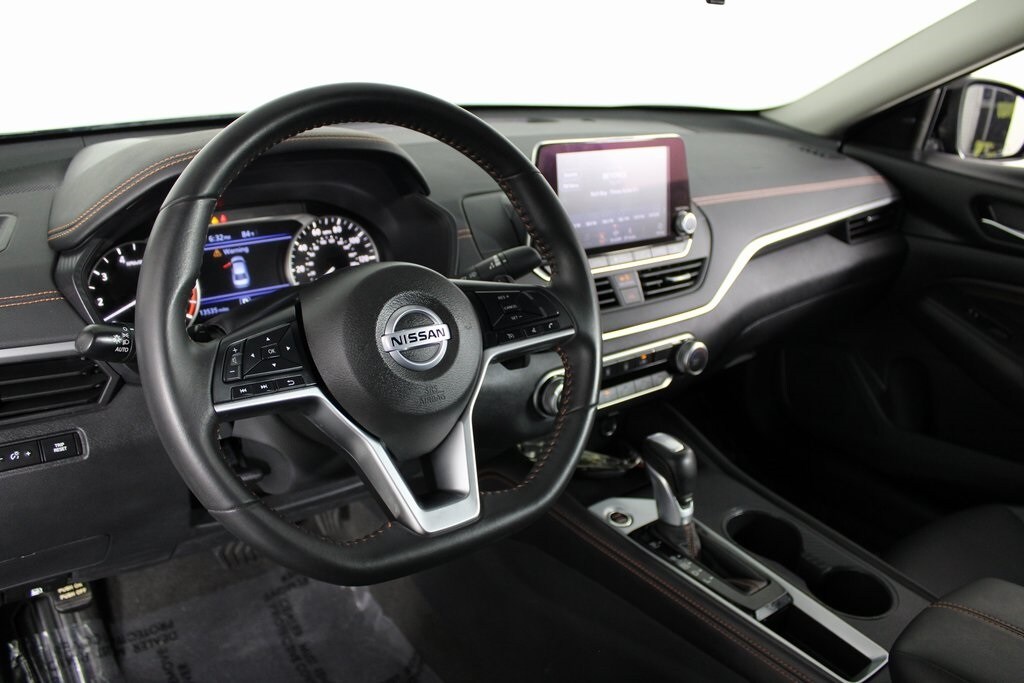 2022 Nissan Altima 2.5 SR photo 3