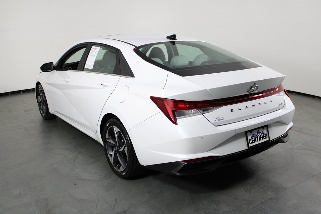 2022 Hyundai Elantra Limited photo 2