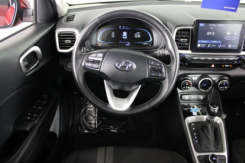 2024 Hyundai Venue SEL photo 3