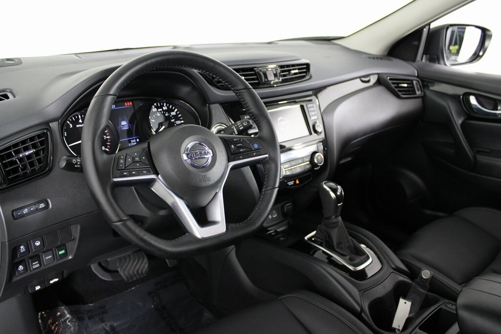 2022 Nissan Rogue Sport SL photo 3