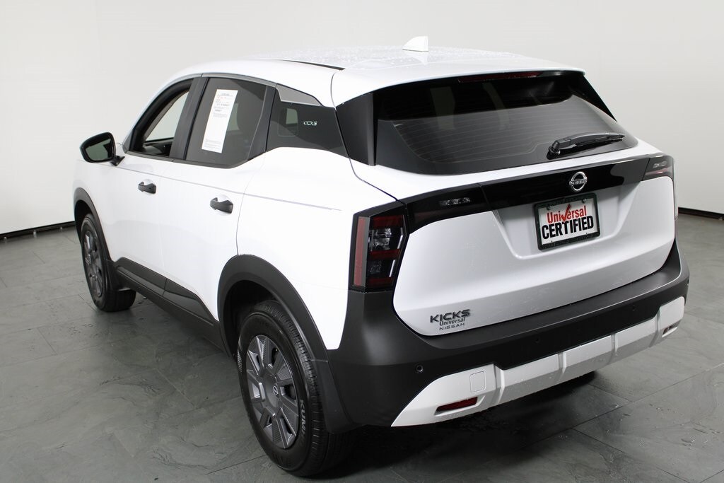 2025 Nissan Kicks S photo 2