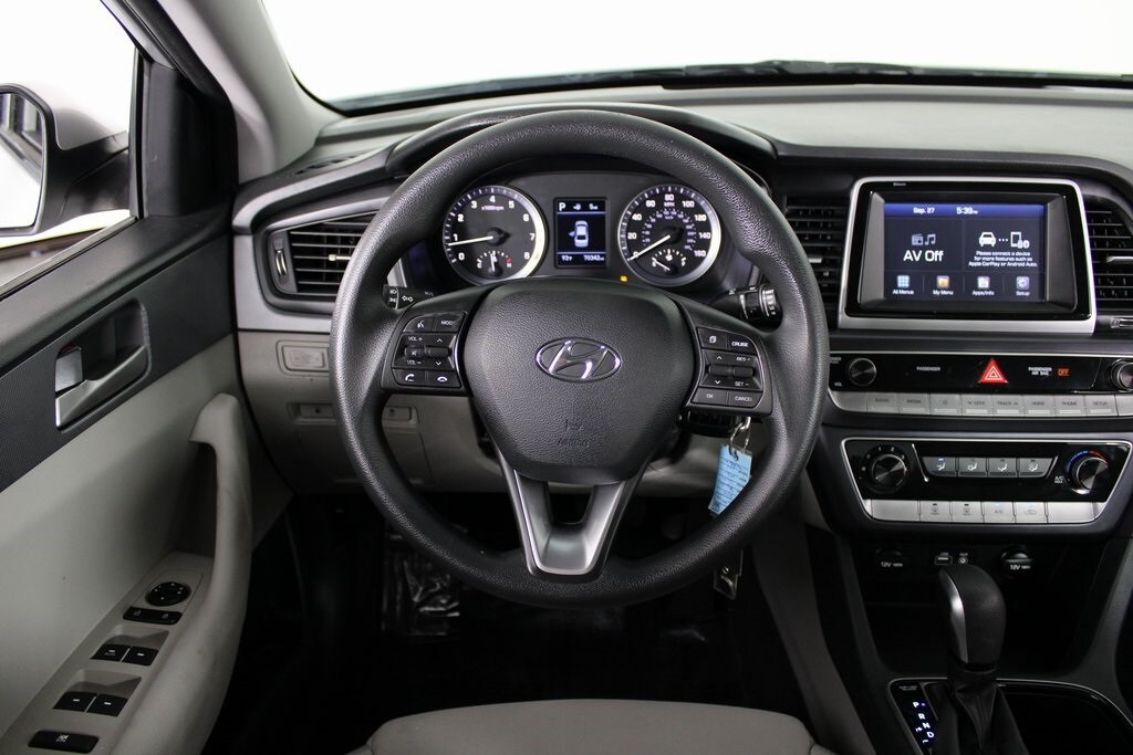 2018 Hyundai Sonata SE photo 2