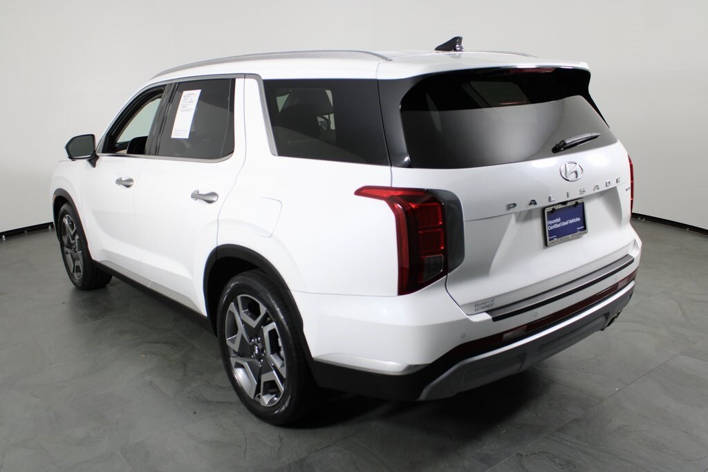 2023 Hyundai Palisade Limited photo 2