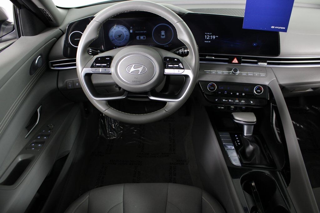 Certified 2025 Hyundai Elantra SEL Convenience Sedan