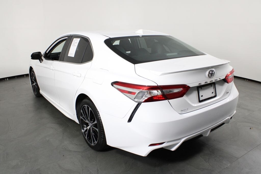 Used 2020 Toyota Camry SE Sedan
