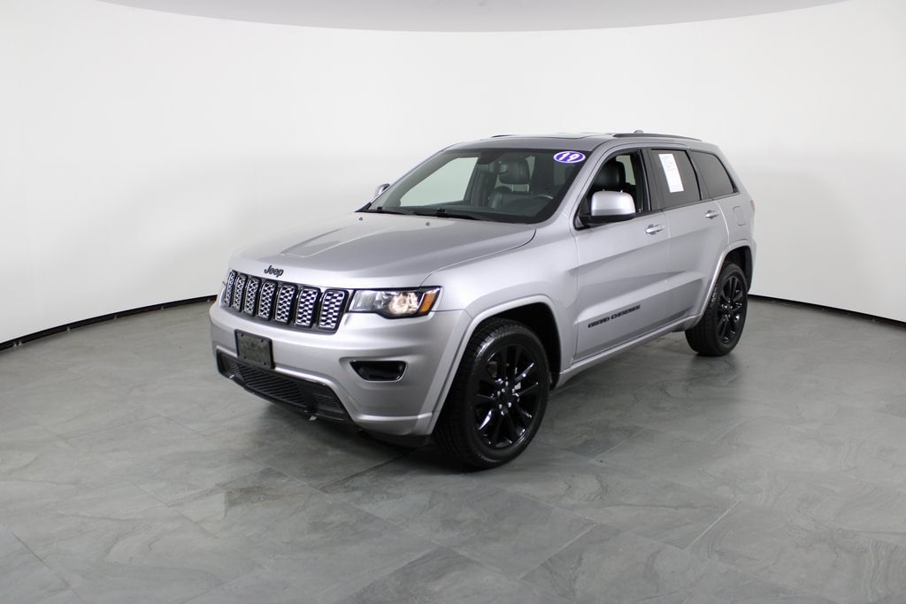 Used 2019 Jeep Grand Cherokee Laredo SUV