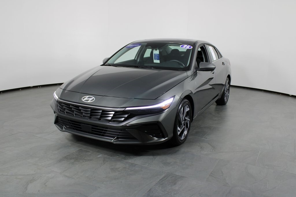 Certified 2025 Hyundai Elantra SEL Convenience Sedan