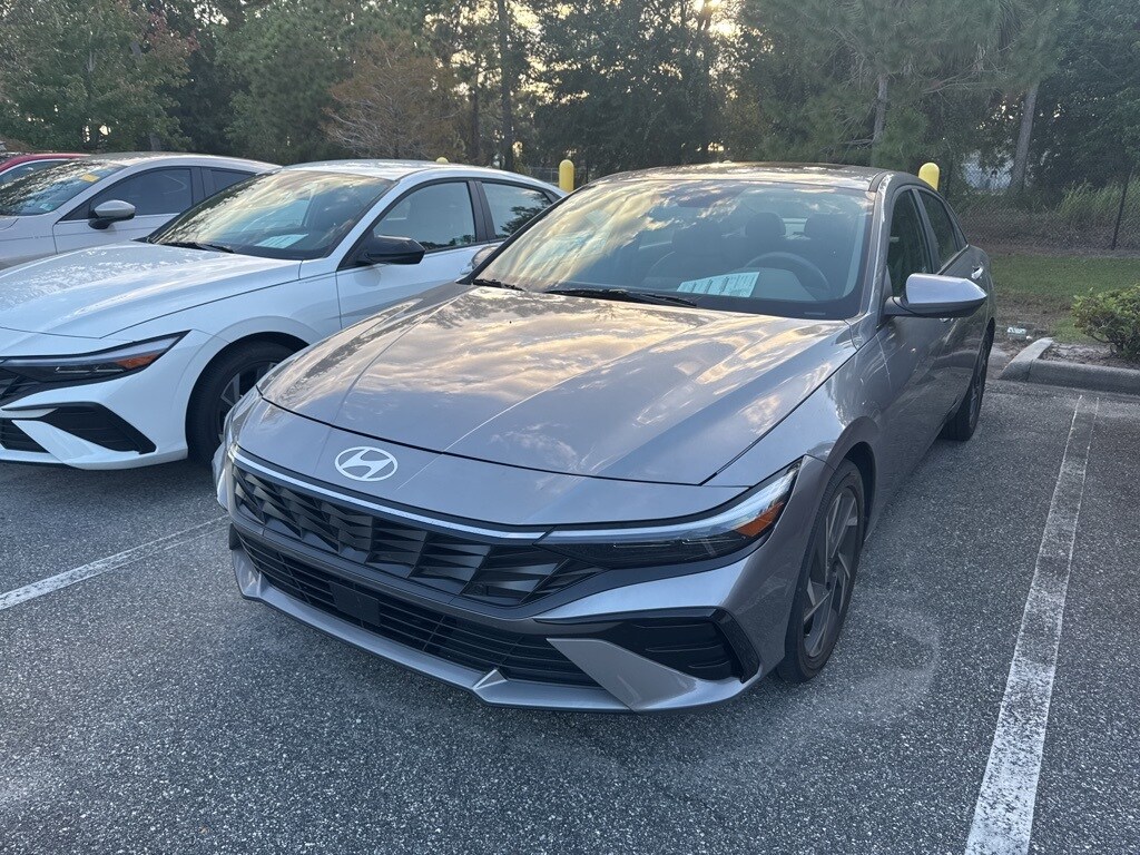 Used 2025 Hyundai Elantra SEL Convenience Sedan