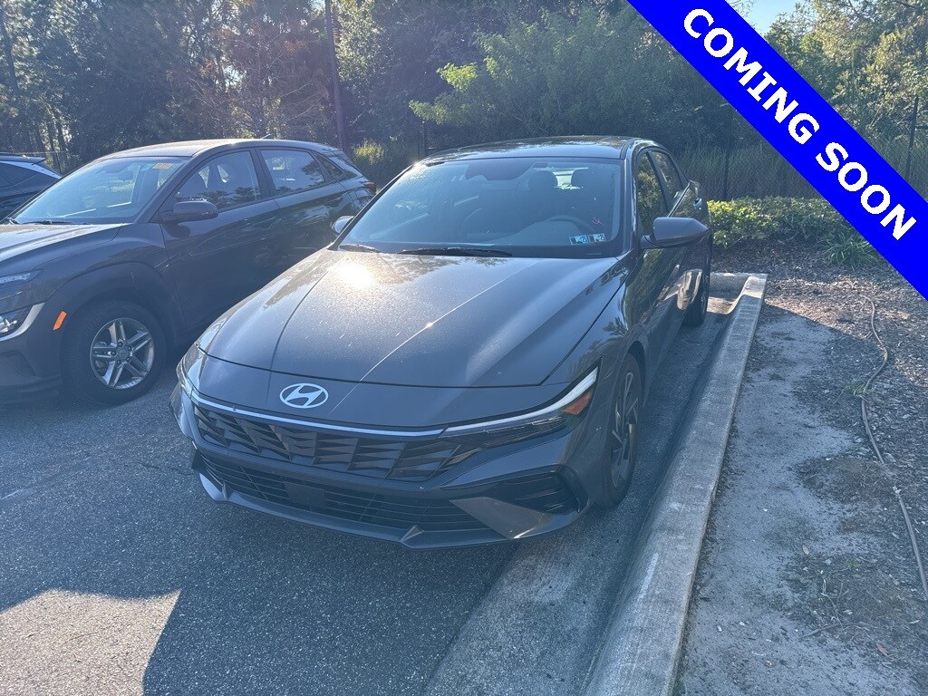 Used 2025 Hyundai Elantra SEL Convenience Sedan