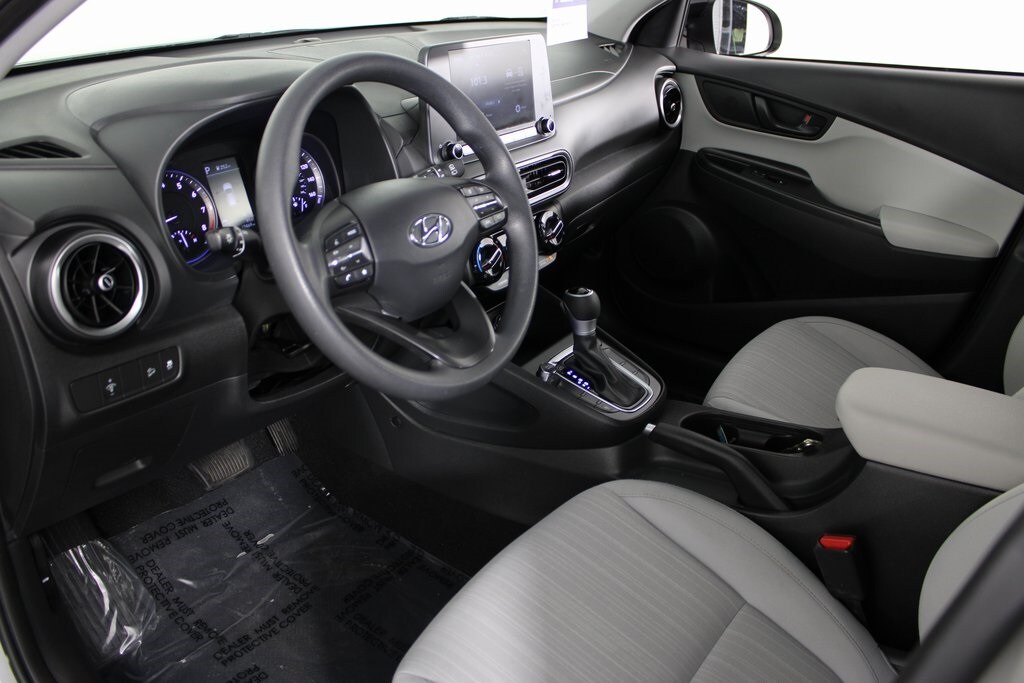 2023 Hyundai Kona SEL photo 2