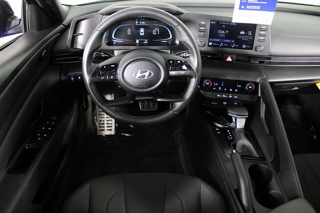 2025 Hyundai Elantra SEL Sport photo 3