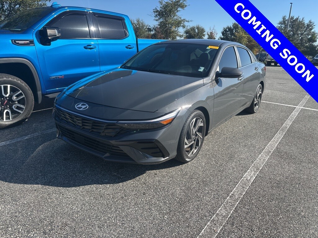Used 2025 Hyundai Elantra Limited Sedan