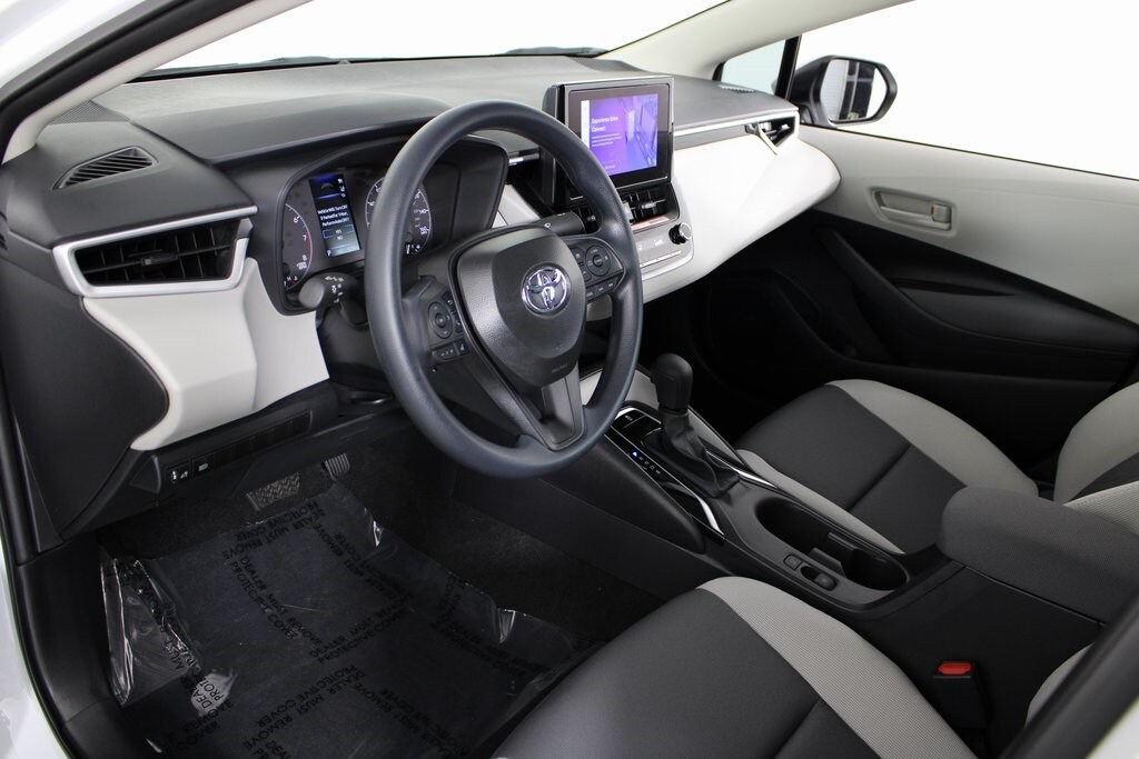2025 Toyota Corolla LE photo 3