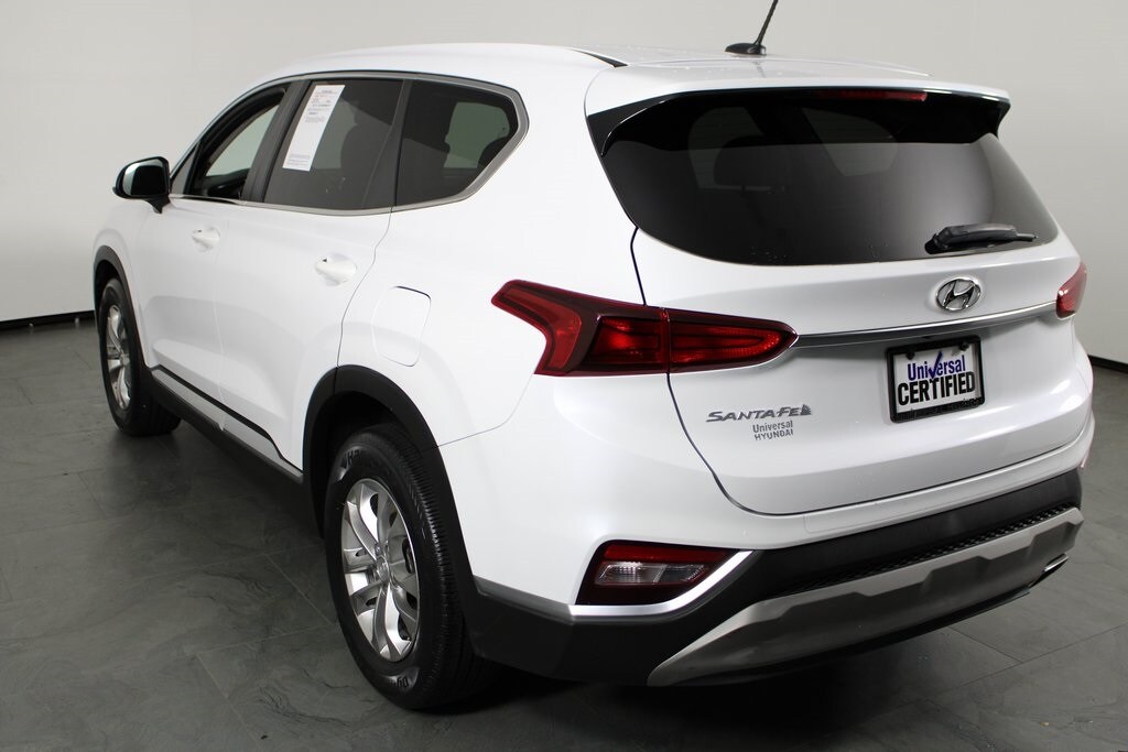 2019 Hyundai Santa Fe SE photo 2
