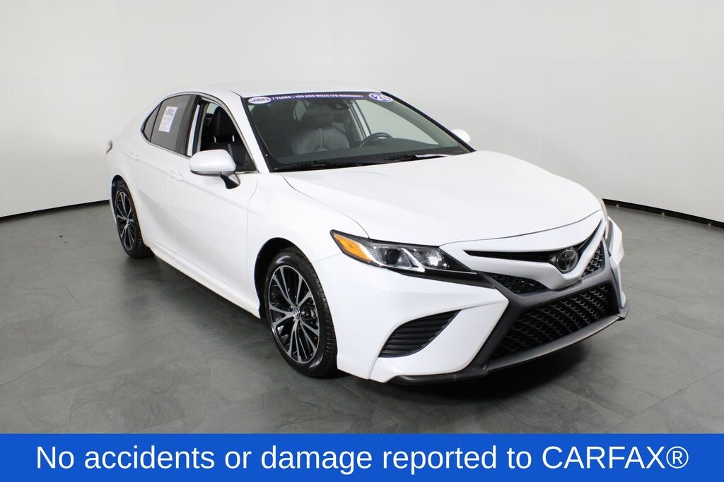 Used 2020 Toyota Camry SE Sedan