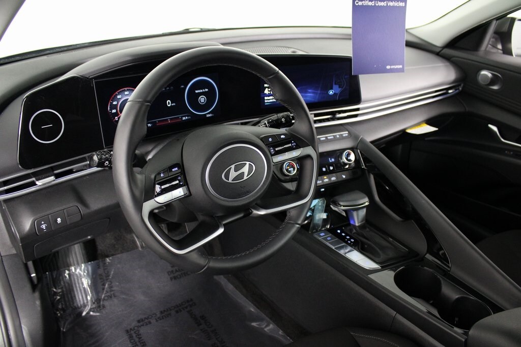 Certified 2025 Hyundai Elantra SEL Convenience Sedan