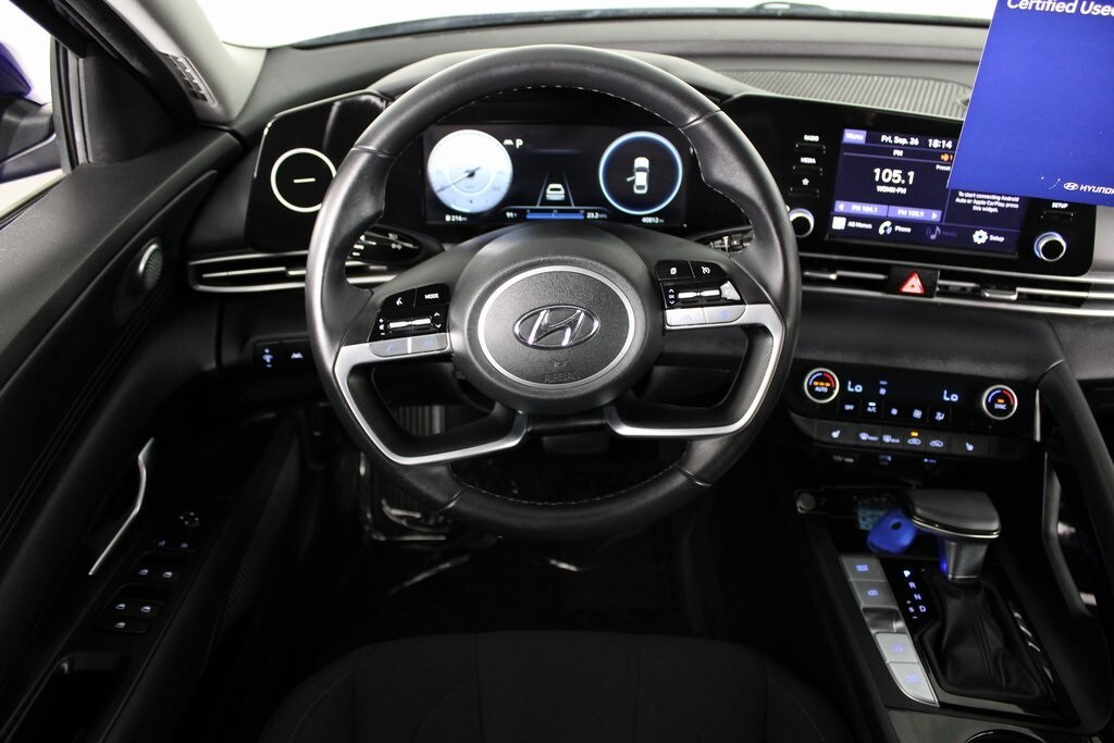2022 Hyundai Elantra SEL Convenience photo 3