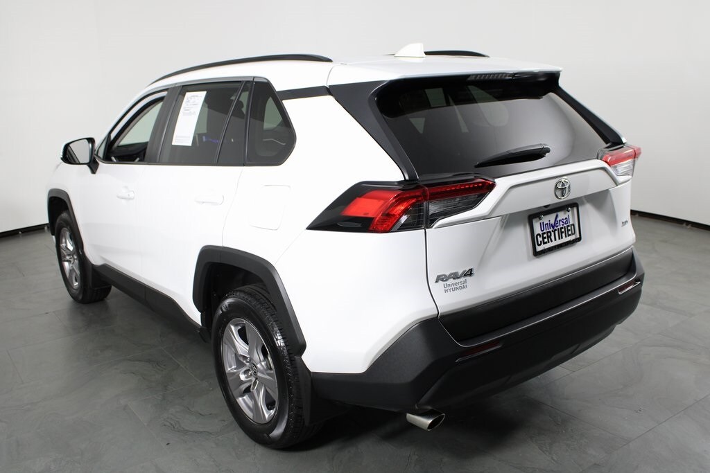 2024 Toyota RAV4 XLE photo 2