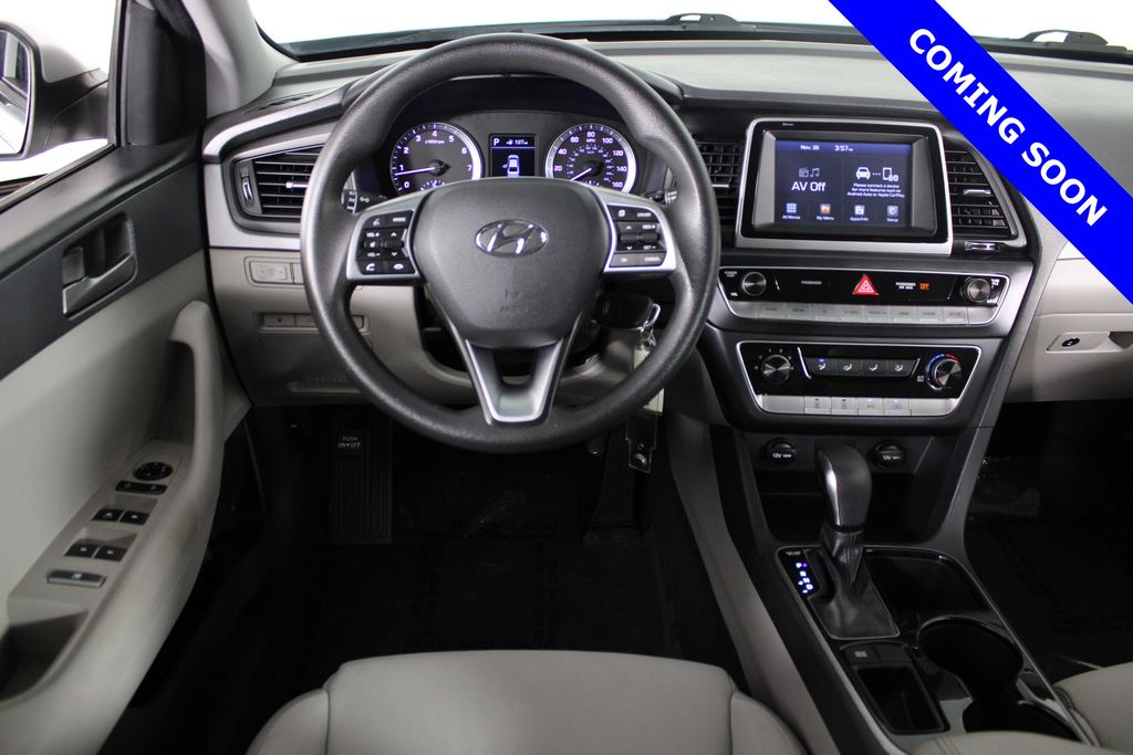 2019 Hyundai Sonata SE photo 2