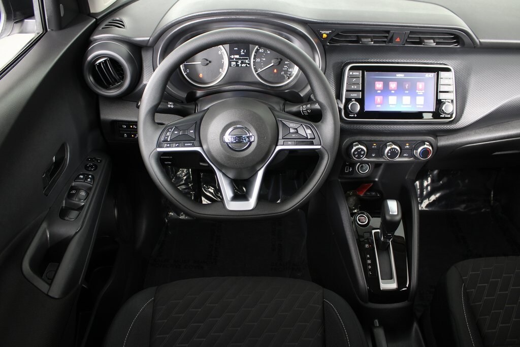 2021 Nissan Kicks S photo 3