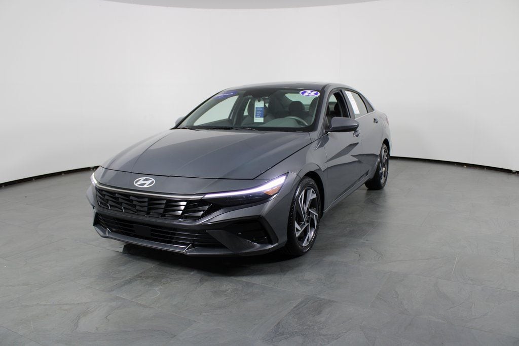 Certified 2025 Hyundai Elantra SEL Convenience Sedan