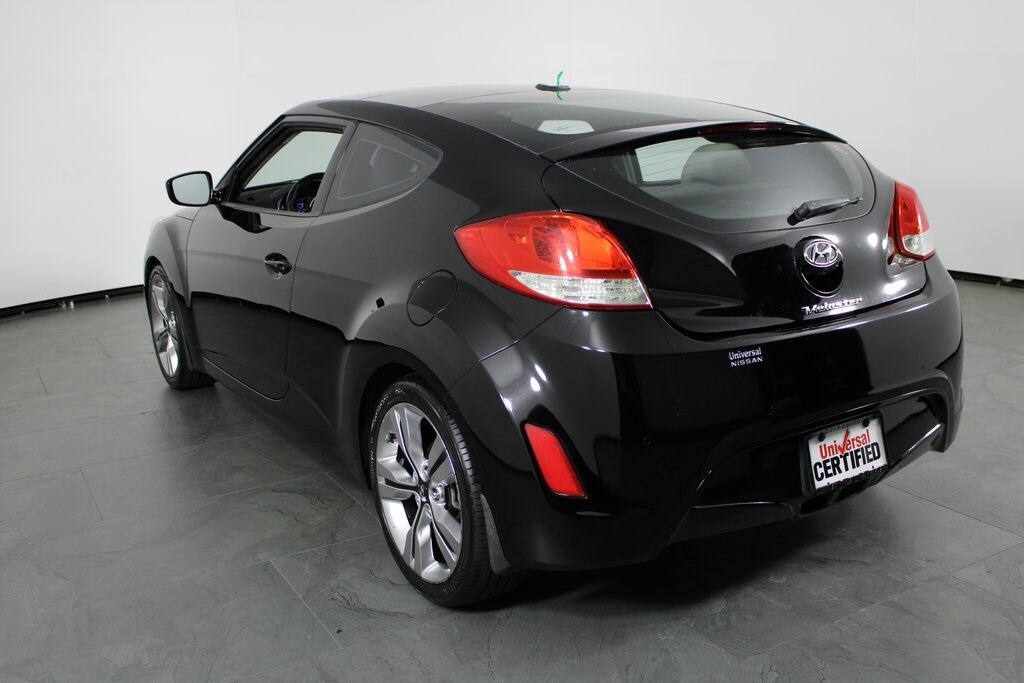 Certified 2013 Hyundai Veloster Base w/Gray Hatchback