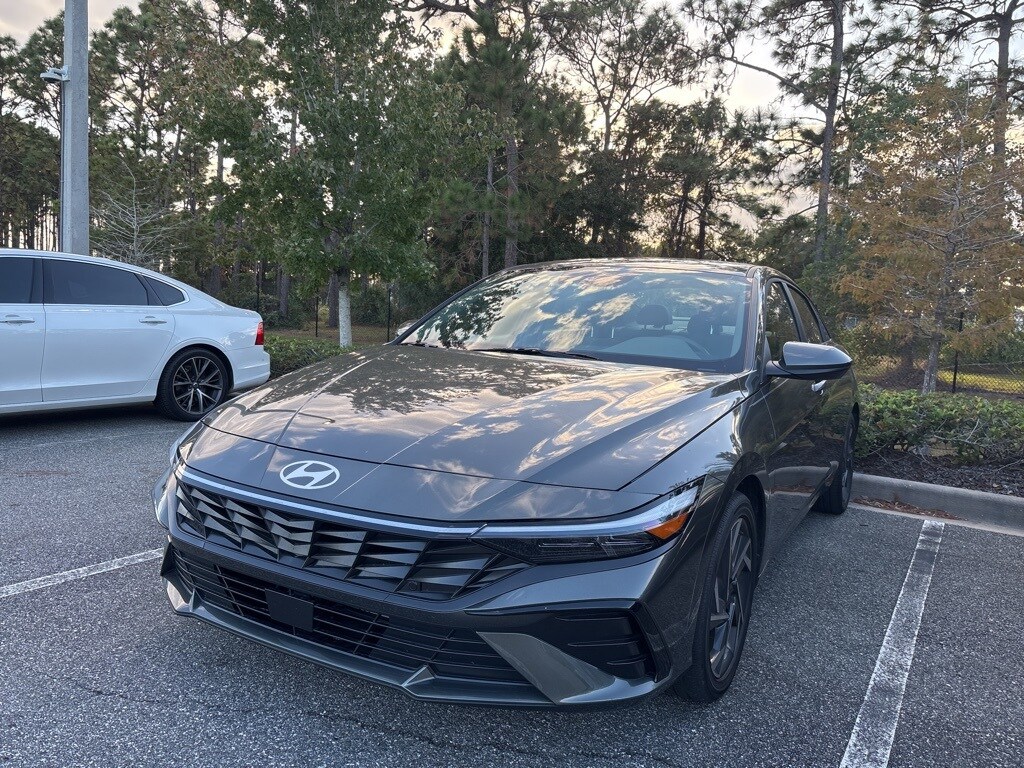 Used 2025 Hyundai Elantra SEL Convenience Sedan