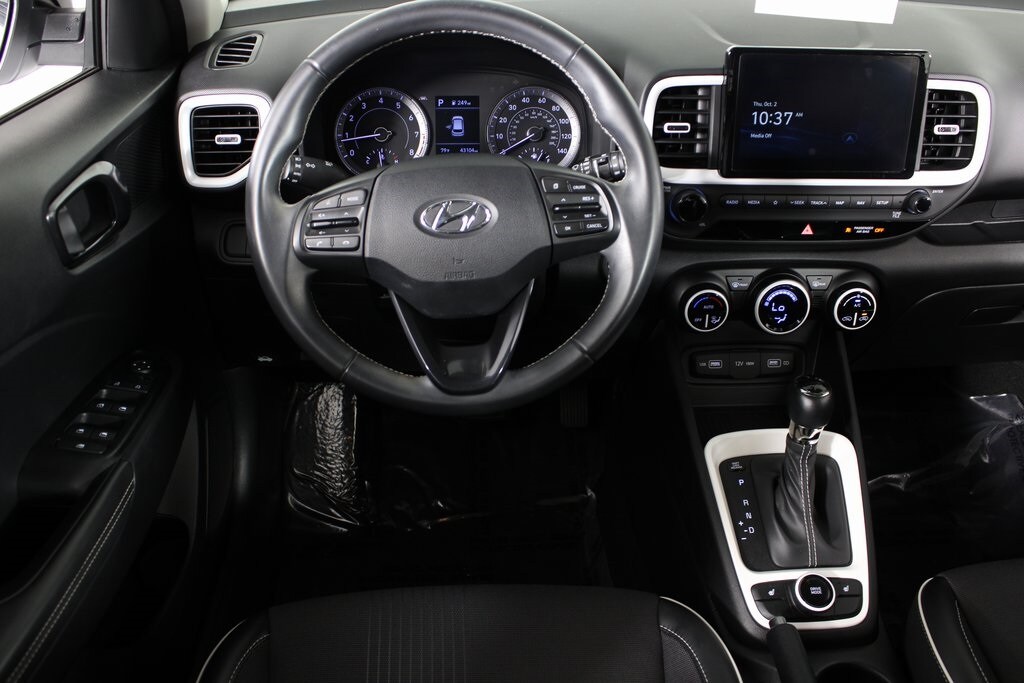 2022 Hyundai Venue SEL Limited photo 2