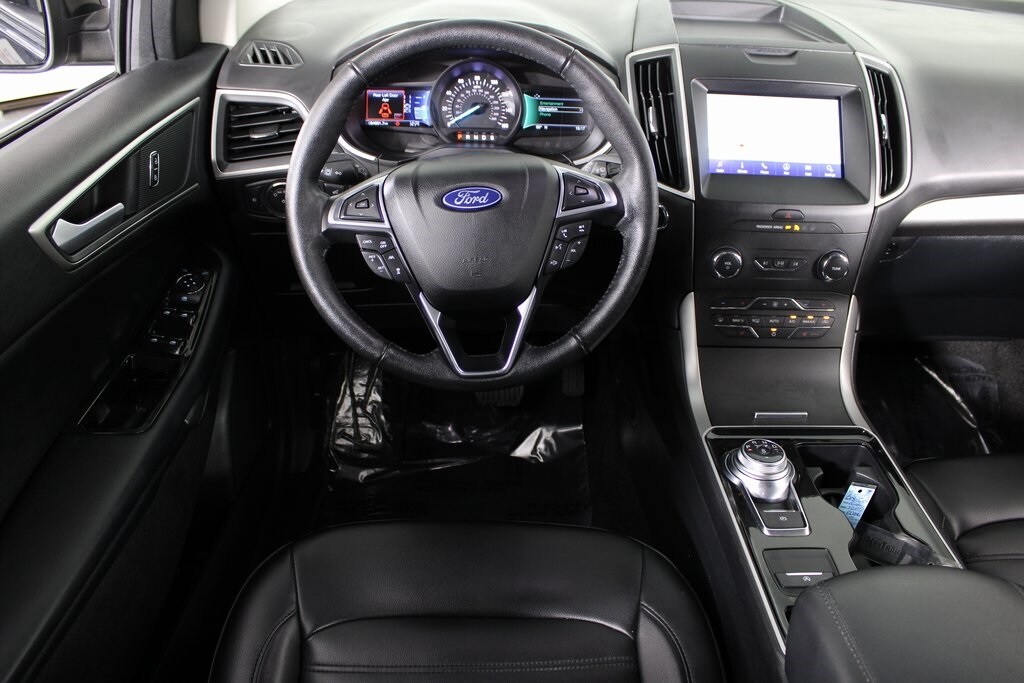 2020 Ford Edge SEL photo 3
