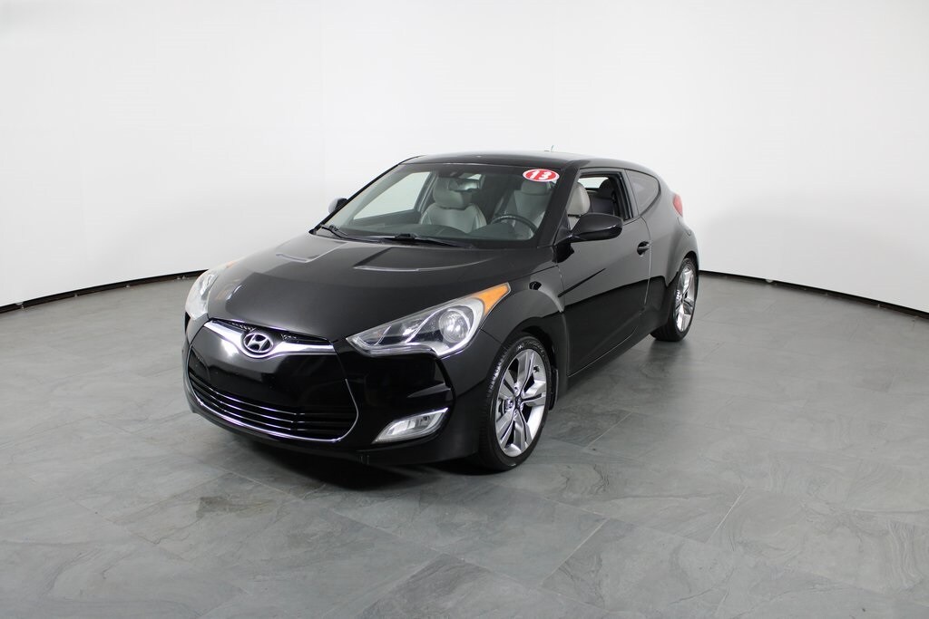 Certified 2013 Hyundai Veloster Base w/Gray Hatchback