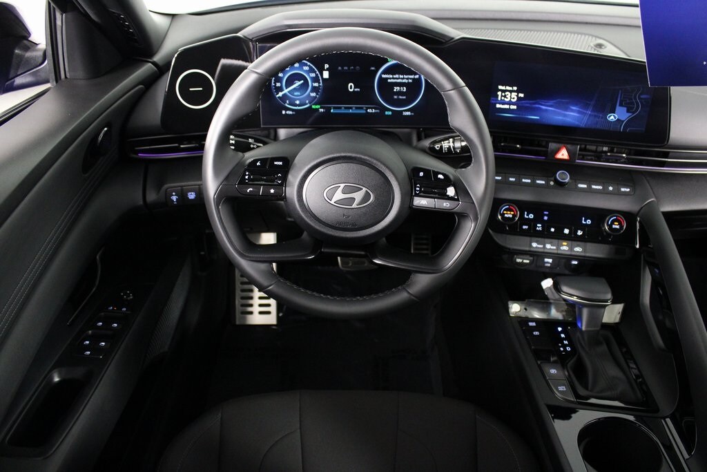 2025 Hyundai Elantra Hybrid SEL Sport photo 3