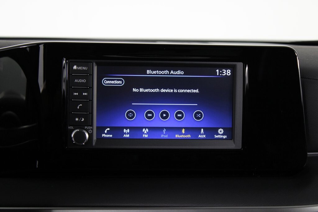 2025 Nissan Kicks S photo 3