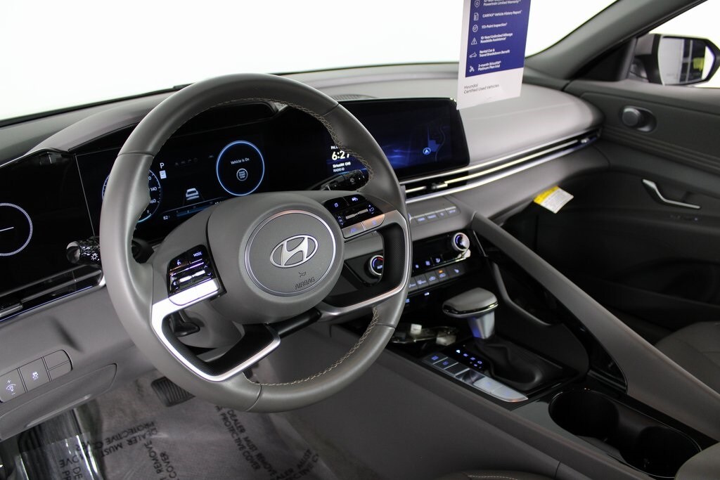 2025 Hyundai Elantra SEL Convenience photo 3
