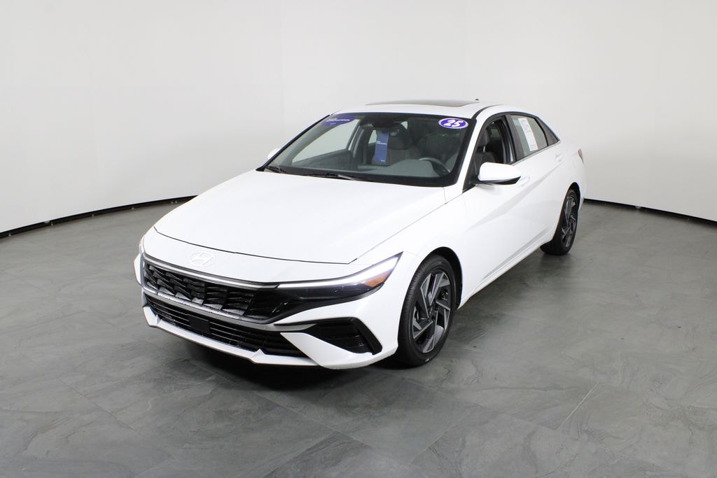 Certified 2025 Hyundai Elantra SEL Convenience Sedan