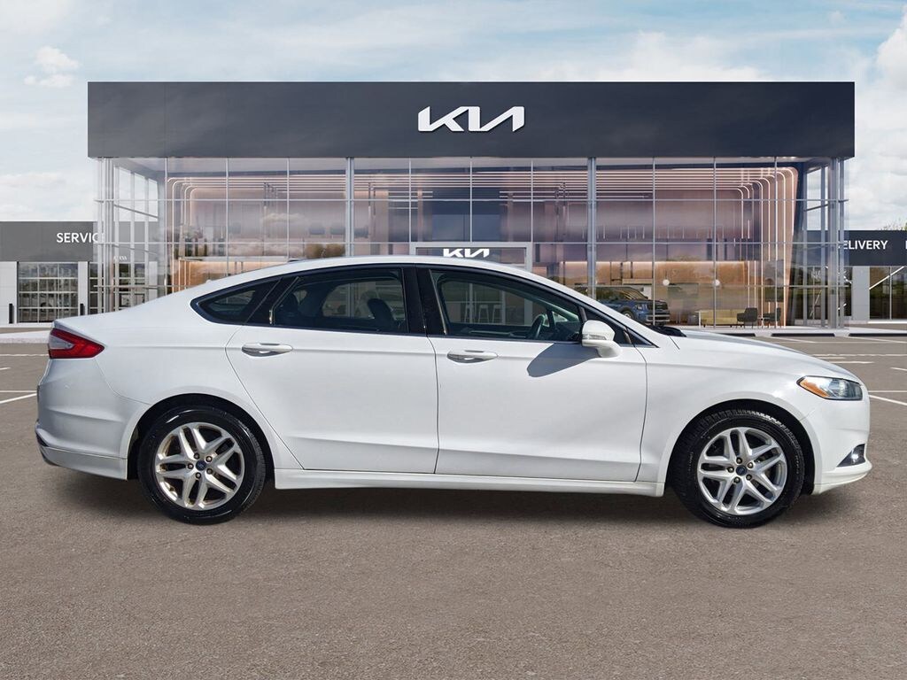 Used 2014 Ford Fusion SE Sedan