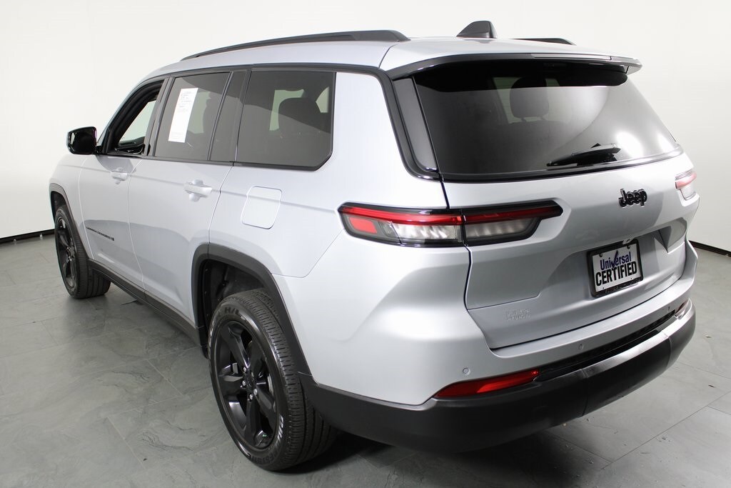 2023 Jeep Grand Cherokee Altitude photo 2