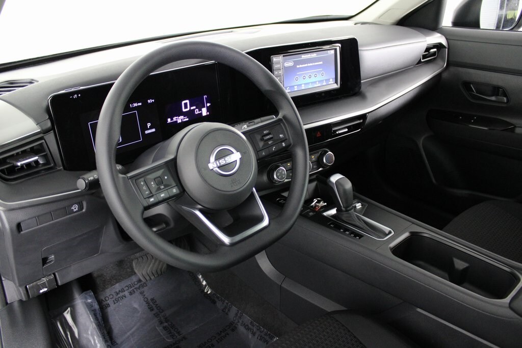 2025 Nissan Kicks S photo 2