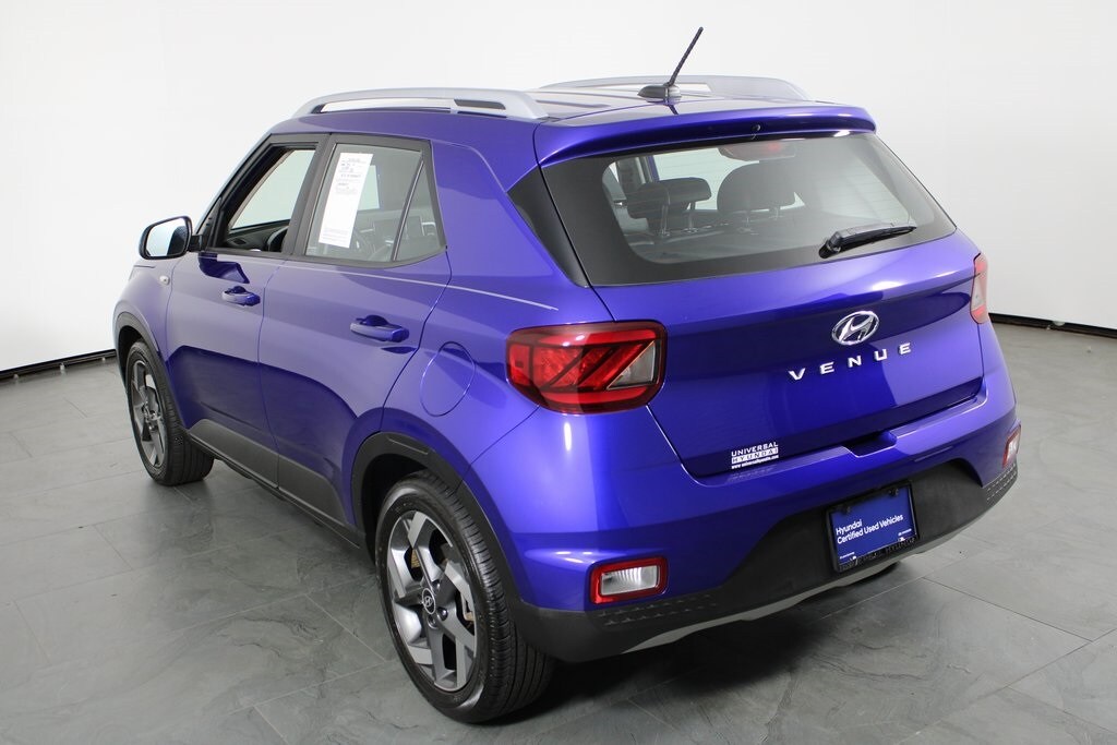 2023 Hyundai Venue Limited photo 2