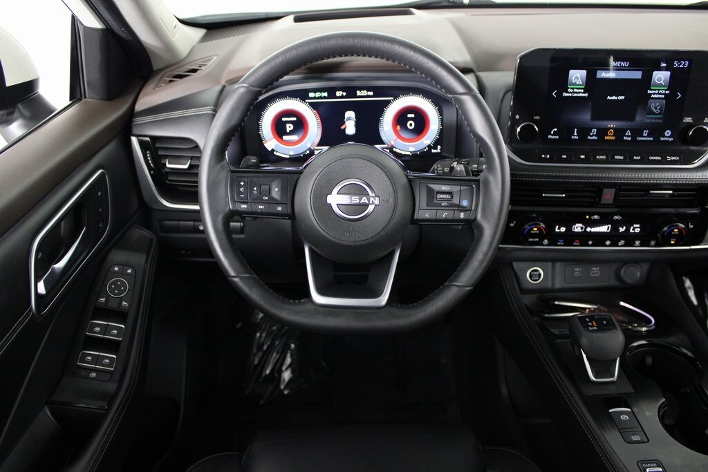 2023 Nissan Rogue Platinum photo 3