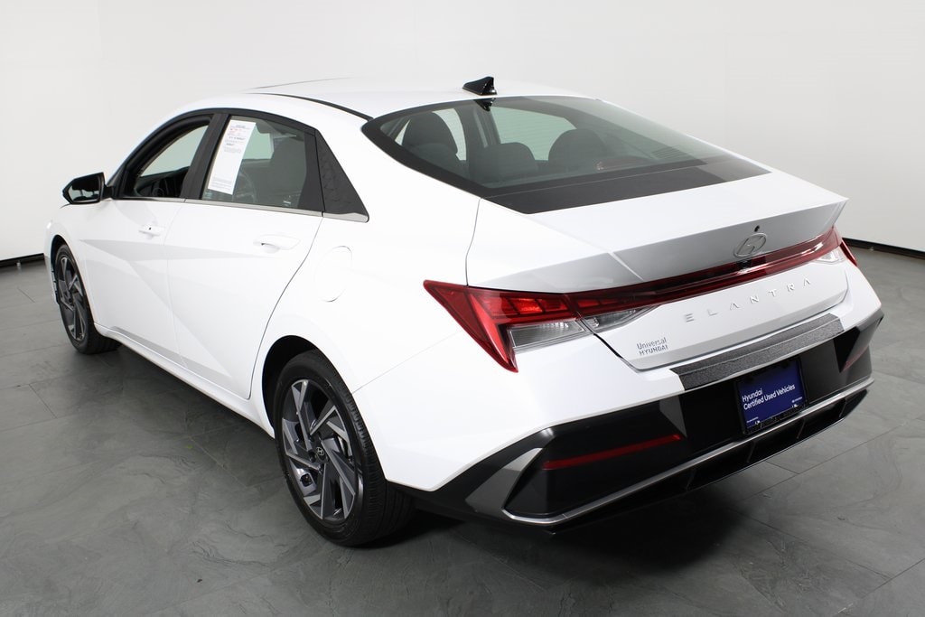Certified 2025 Hyundai Elantra SEL Convenience Sedan