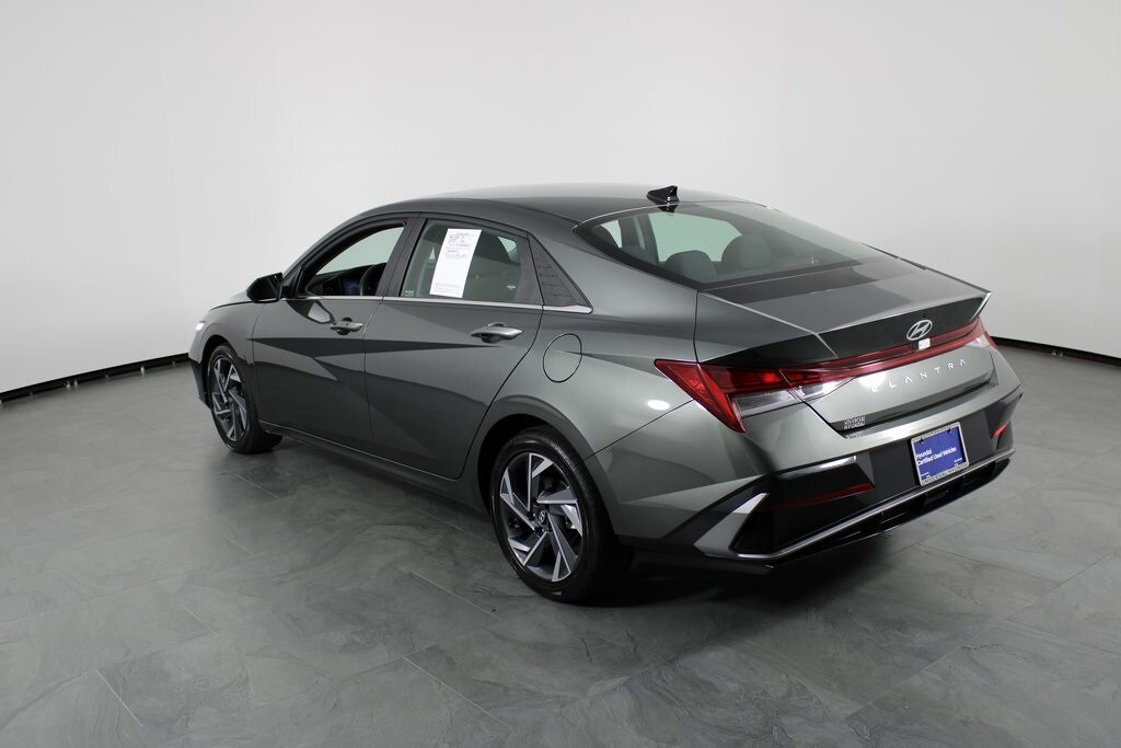 Certified 2025 Hyundai Elantra SEL Convenience Sedan