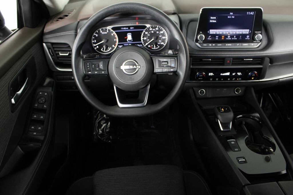 2023 Nissan Rogue SV photo 3