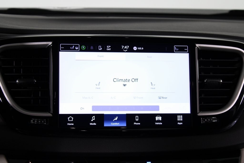 2024 Chrysler Pacifica Touring L photo 4