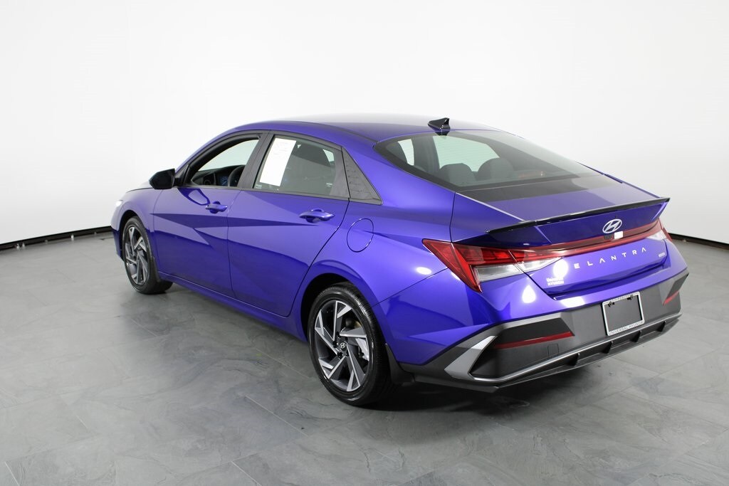 2025 Hyundai Elantra Hybrid SEL Sport photo 2