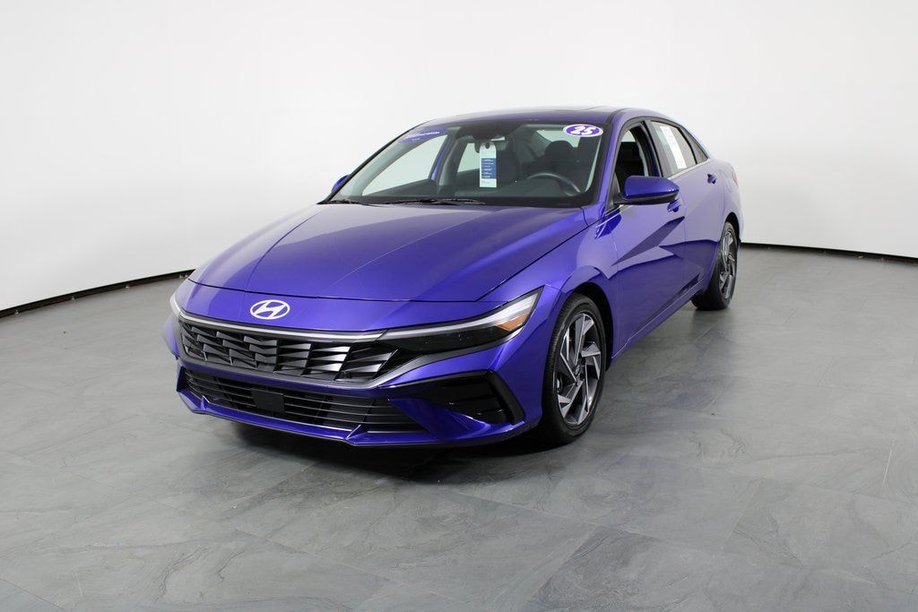 Certified 2025 Hyundai Elantra SEL Convenience Sedan